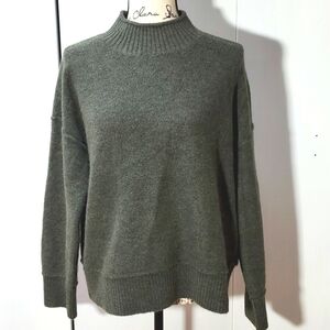 Universal Threads-Womens Moss Green Sweater New! Size Medium